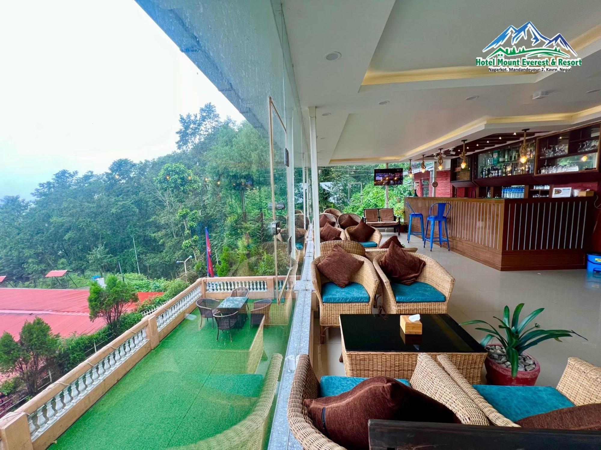 Mount Everest Hotel & Resort 나가르코트 외부 사진